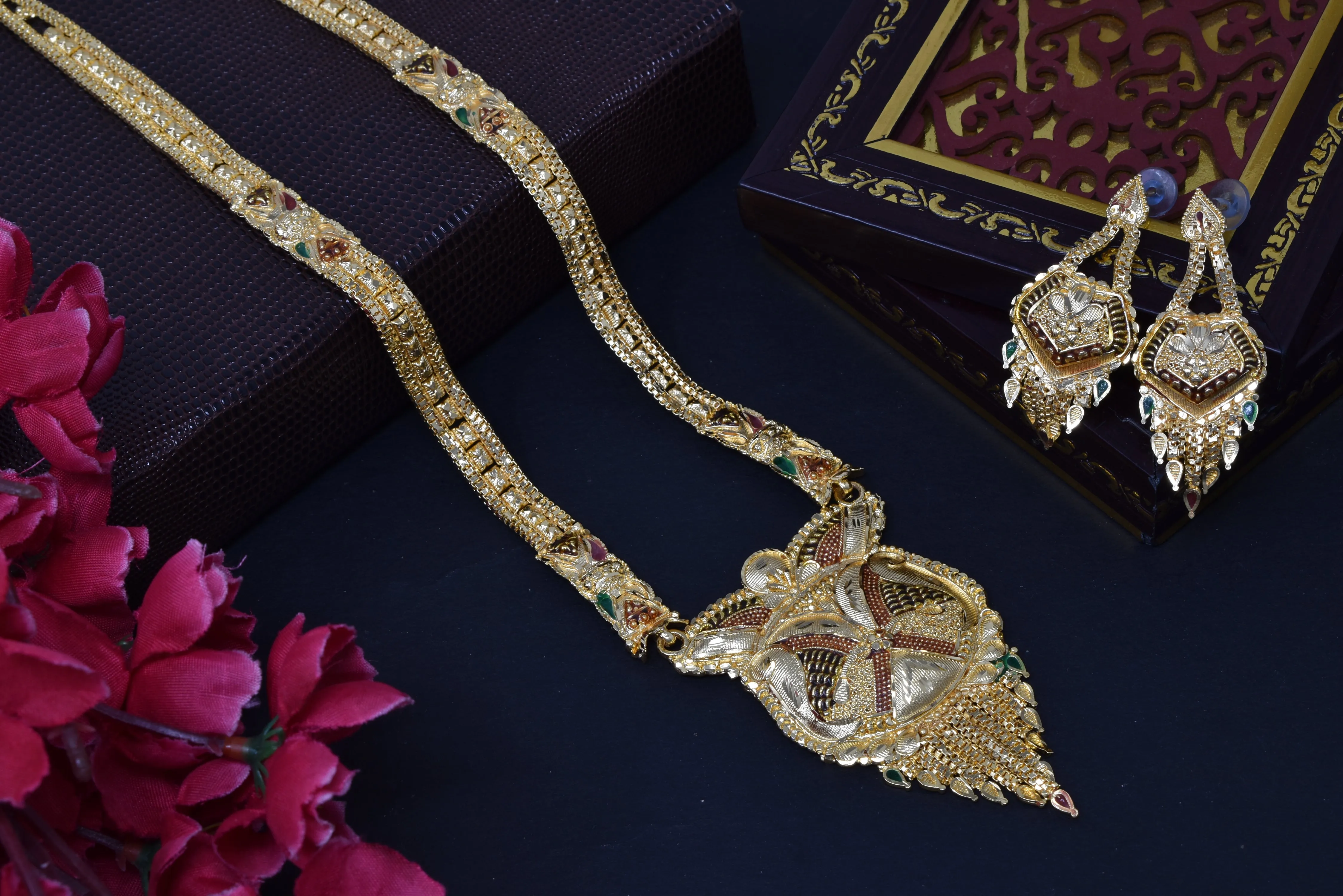 Dazzling Gold-Finish, Long Haram Set